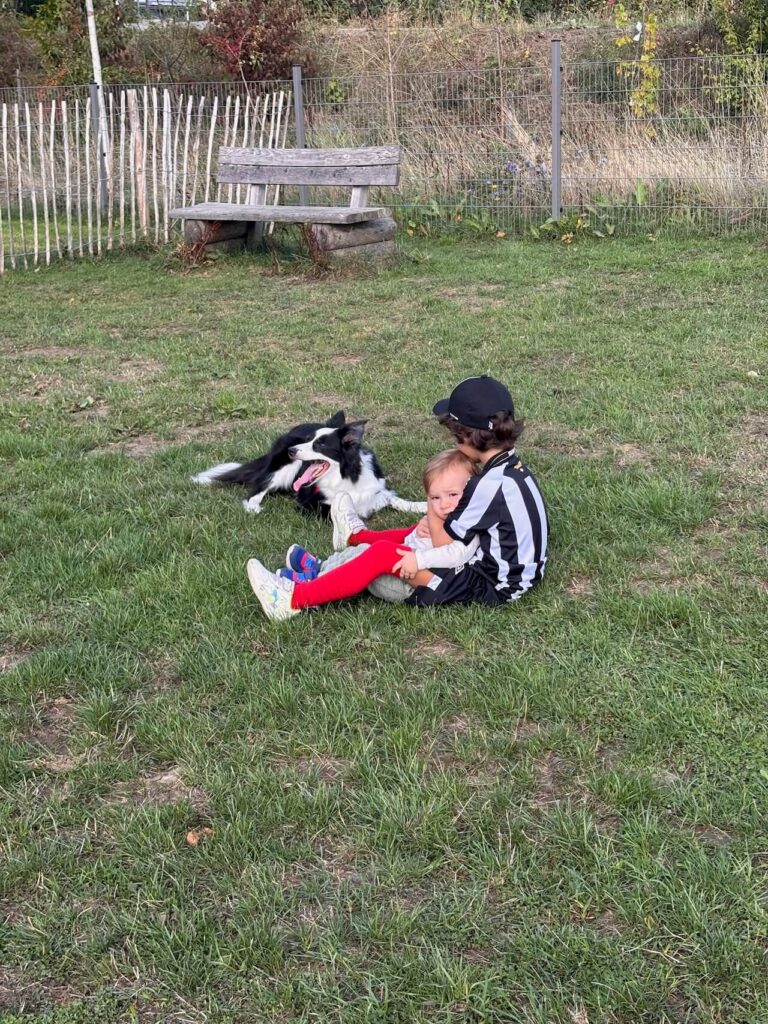 momento fofo entre os três primos